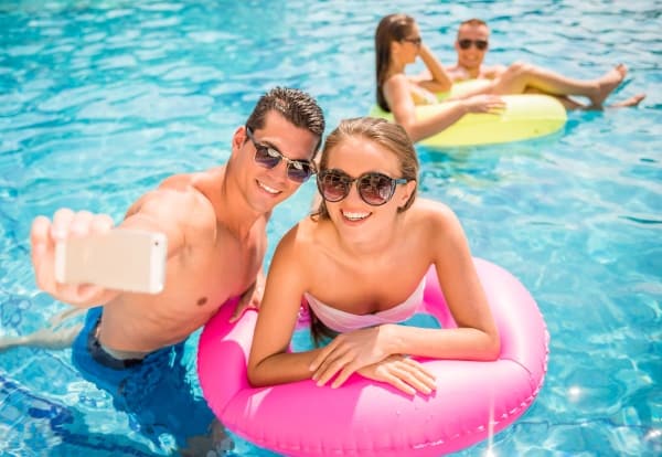Deslumbra con un blanqueamiento dental este verano